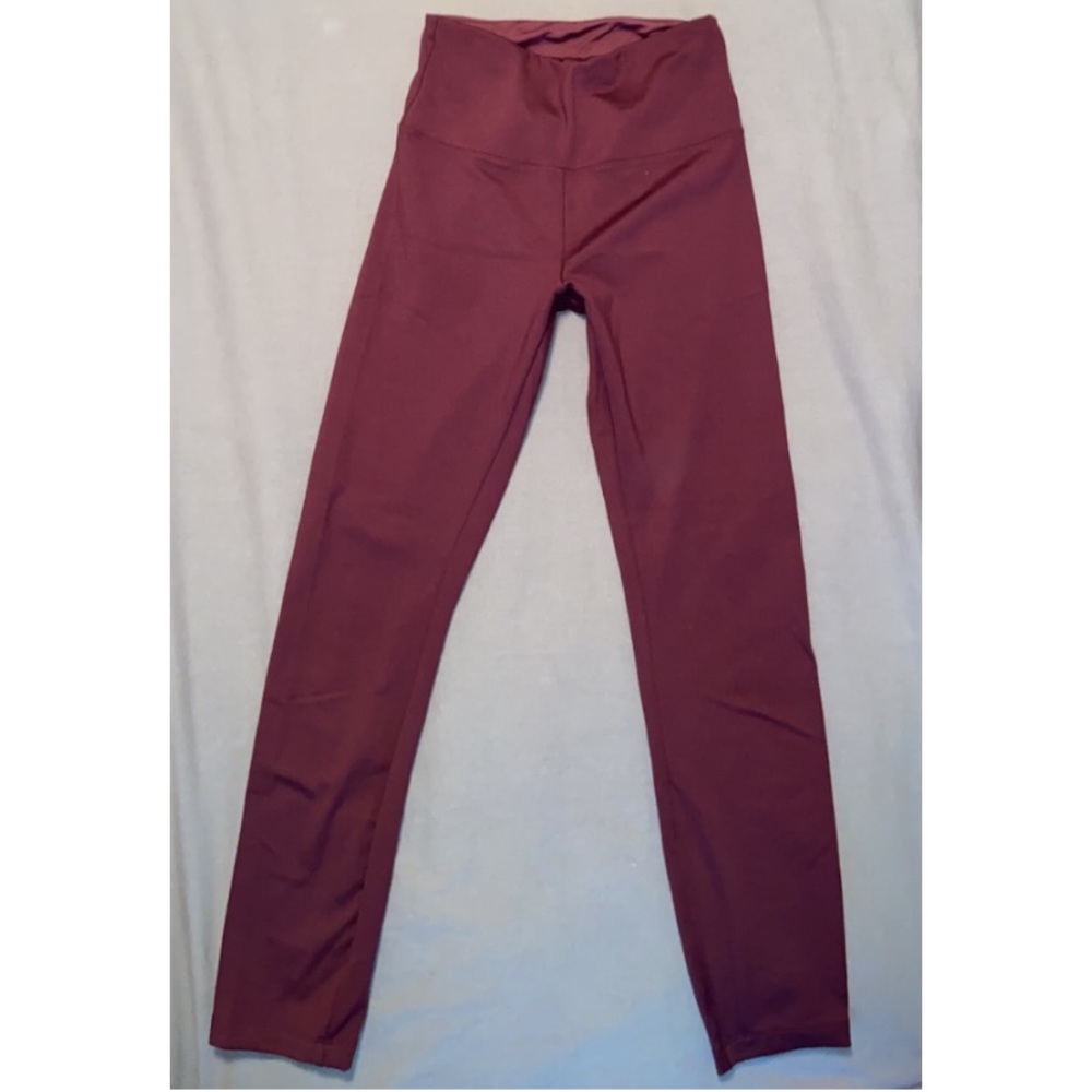 Size S Bally Total Fitness 7/8 Maroon Leggings